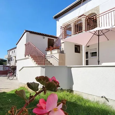 With Parking Space Valbandon, - 15386 *
