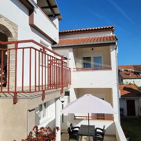 Apartment With Parking Space Valbandon, - 15386 *