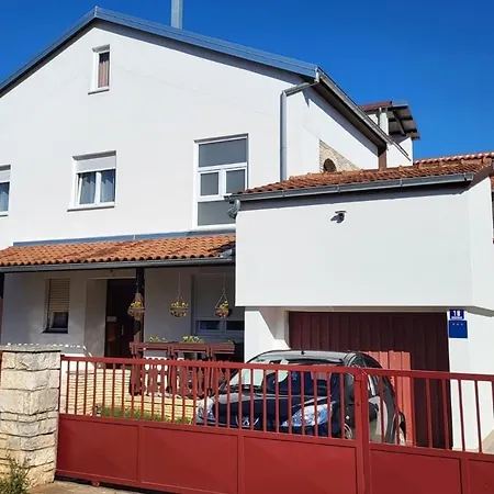 Apartment With Parking Space Valbandon, - 15386