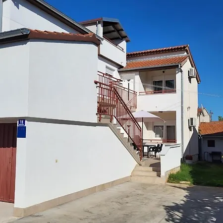 With Parking Space Valbandon, - 15386