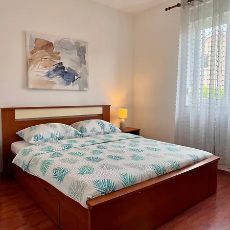 With Parking Space Valbandon, - 15386 Apartment