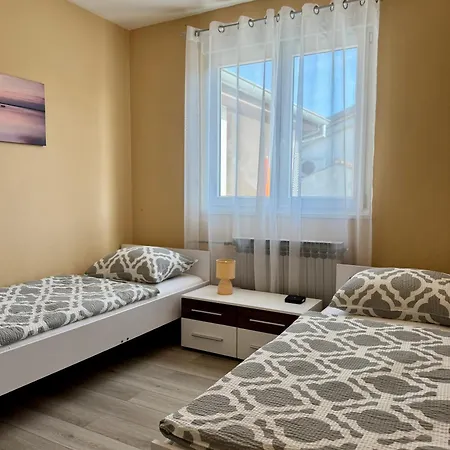 Apartment With Parking Space Valbandon, - 15386