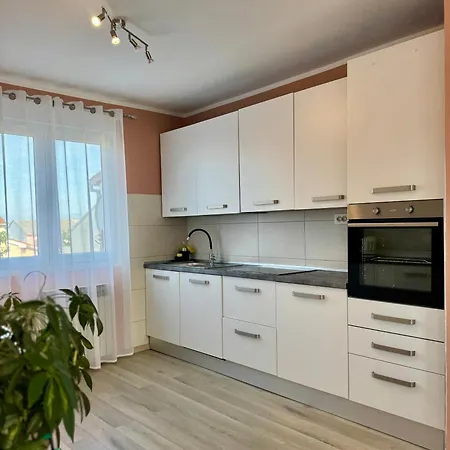 Apartment With Parking Space Valbandon, - 15386 *