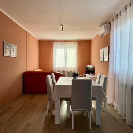 With Parking Space Valbandon, - 15386 Daire