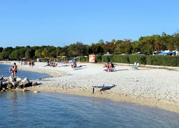 With Parking Space Valbandon, - 15386 Daire *