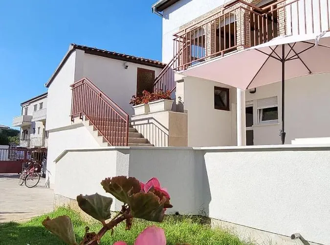 With Parking Space Valbandon, - 15386 *