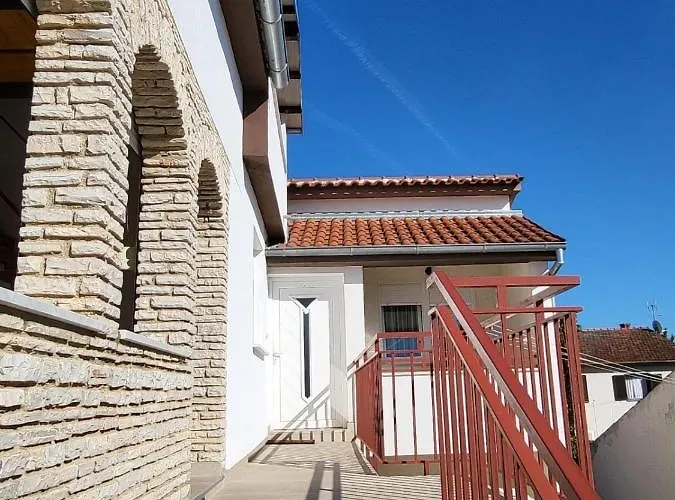 With Parking Space Valbandon, - 15386 *