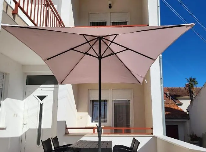 With Parking Space Valbandon, - 15386 *