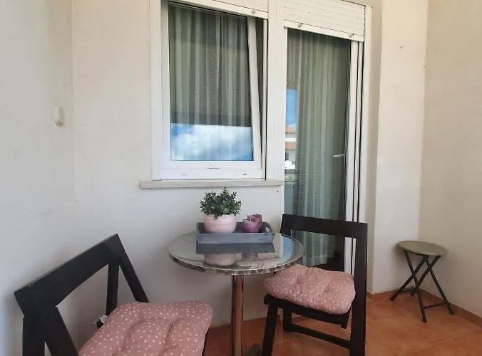 With Parking Space Valbandon, - 15386 Daire *