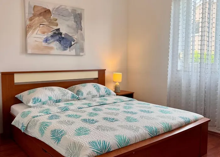 With Parking Space Valbandon, - 15386 Daire