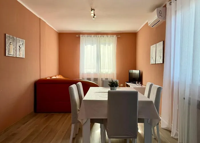 With Parking Space Valbandon, - 15386 Daire